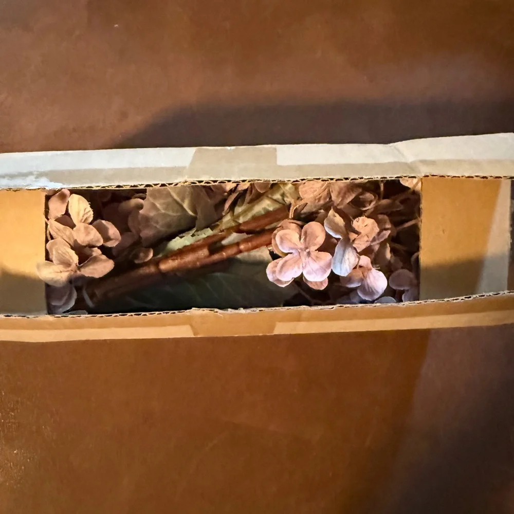 NIB Uqueeten Faux Hydrangea Heads with Stems 8 PCs Mauve/Brown Silk Realistic